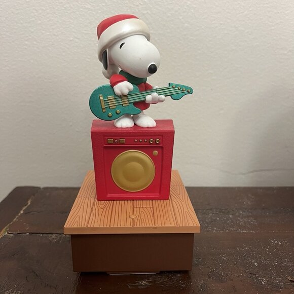 Hallmark 2011 Peanuts wireless band re review - YouTube Hallmark 2011 Wireless Peanuts Band Snoopy on Guitar Christmas